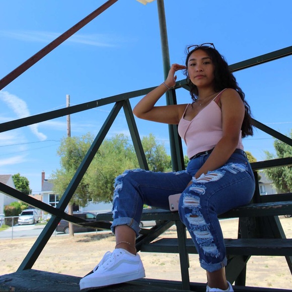 Meet your Posher, Katelyn - Picture 2 of 2